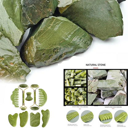 Plaque de gua sha et rouleau de jade en pierre verte posés sur un linge de coton